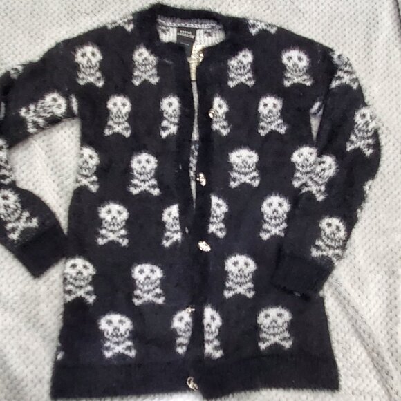 Social Collision Fuzzy Skull Sweater NWT Size XS - Picture 1 of 4